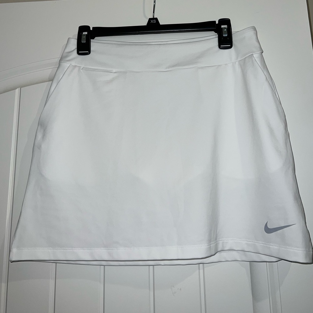 NWOT White Nike tennis skirt